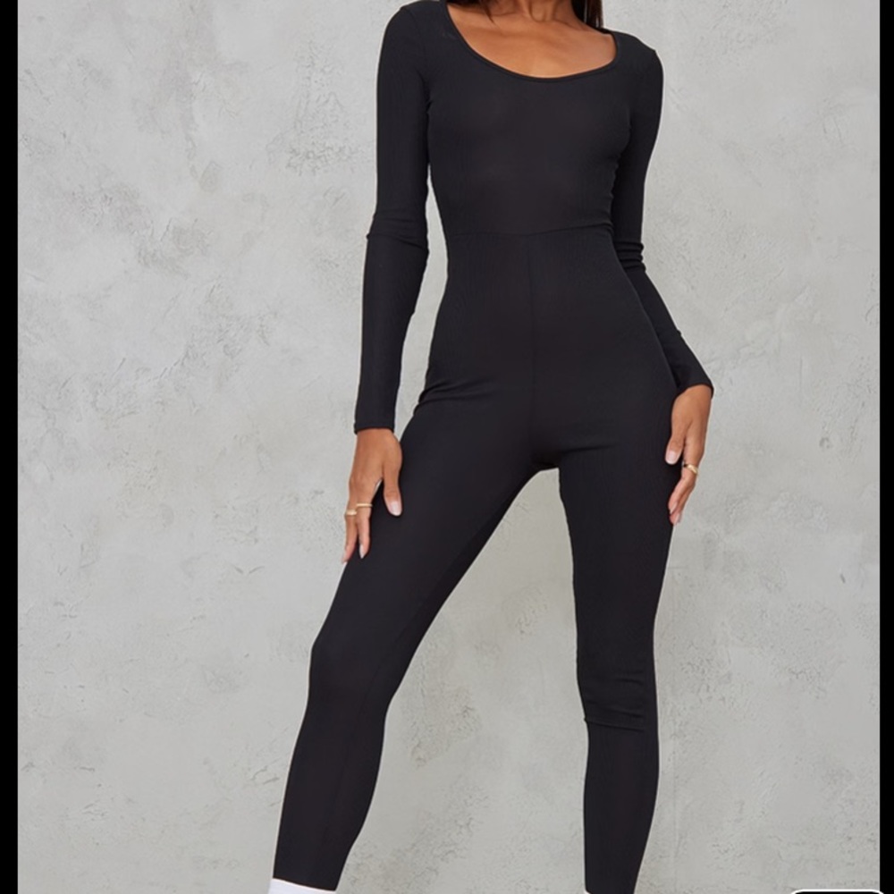 Pretty Little Things Black Ribbed Long Sleeve Scoop Neck Jumpsuit‎